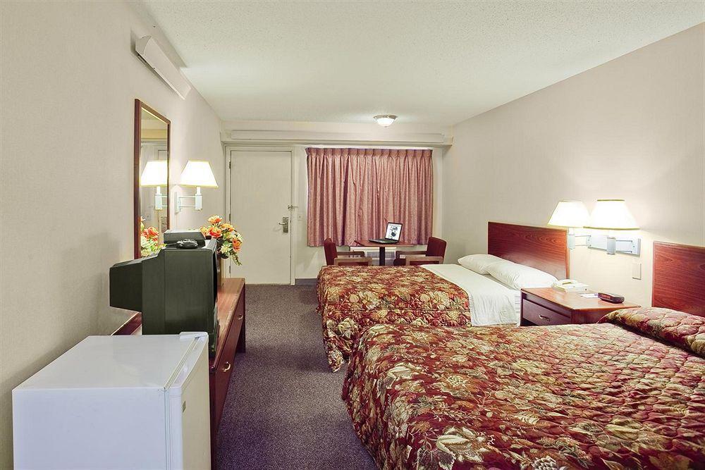Americas Best Value Inn-Pittsburgh Airport Coraopolis Exteriör bild
