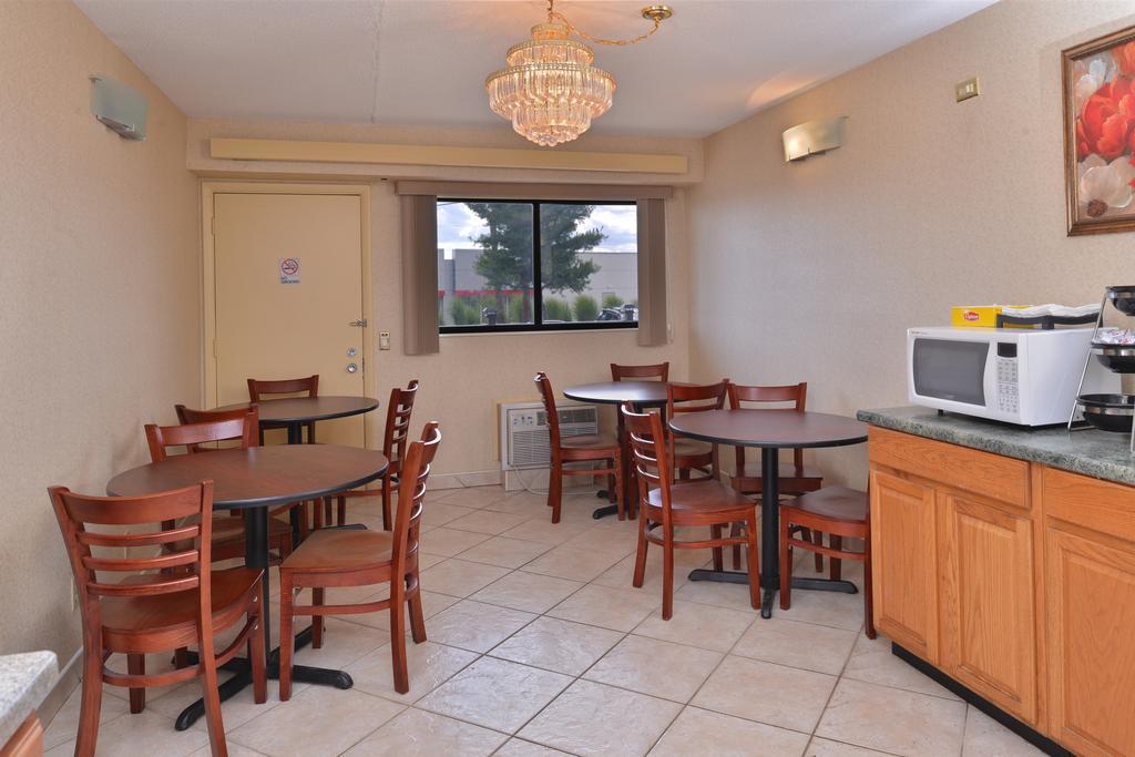 Americas Best Value Inn-Pittsburgh Airport Coraopolis Exteriör bild