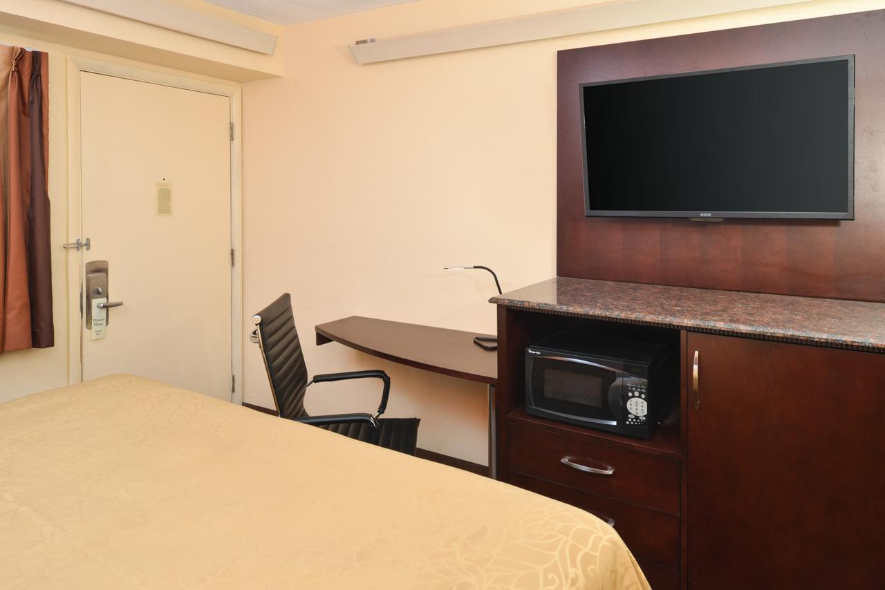 Americas Best Value Inn-Pittsburgh Airport Coraopolis Exteriör bild