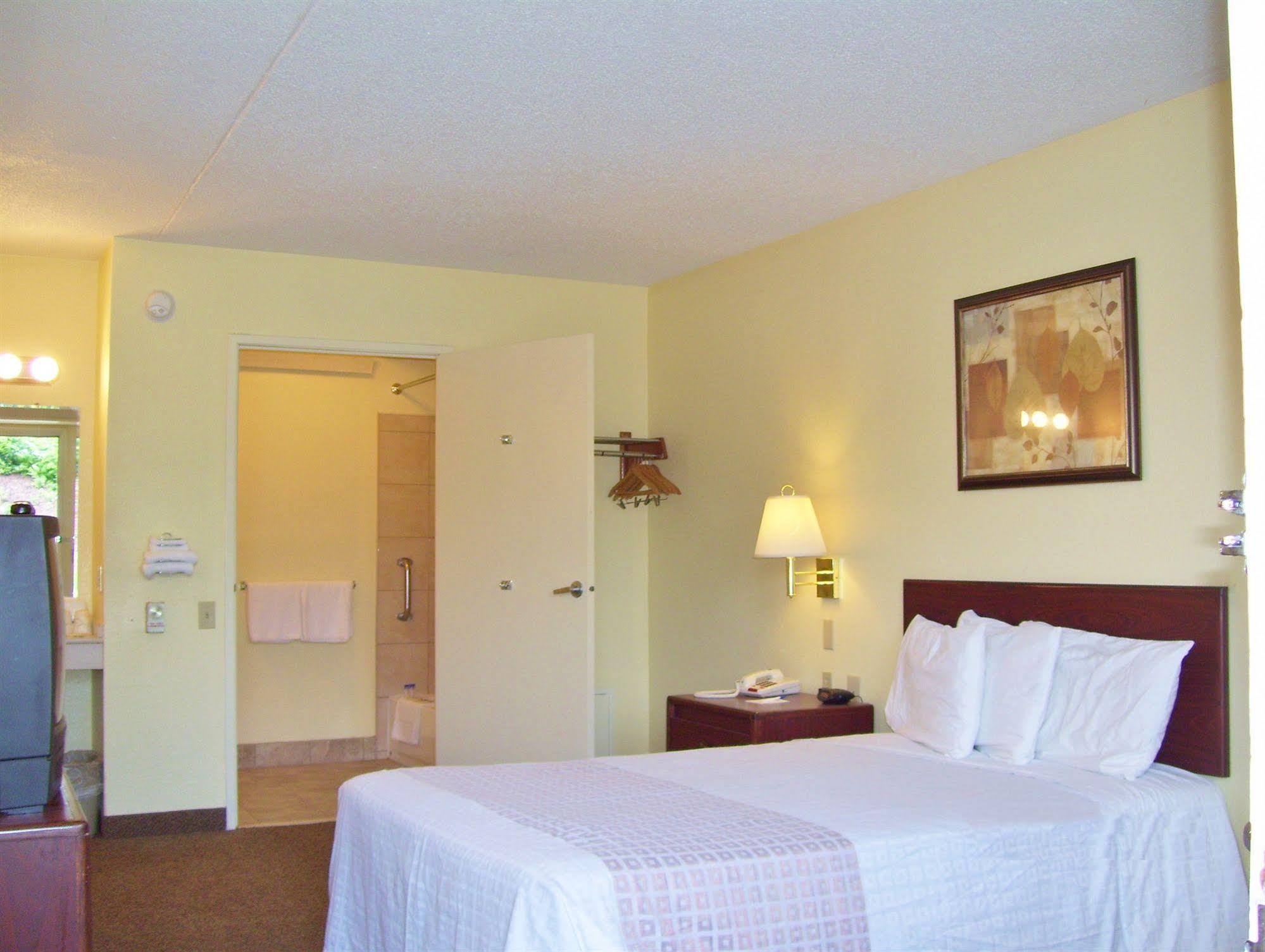 Americas Best Value Inn-Pittsburgh Airport Coraopolis Exteriör bild